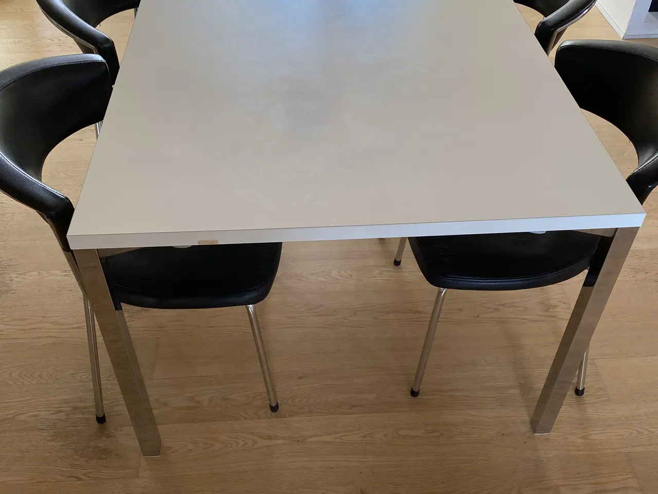 Billede 3 - Spisebord med stole