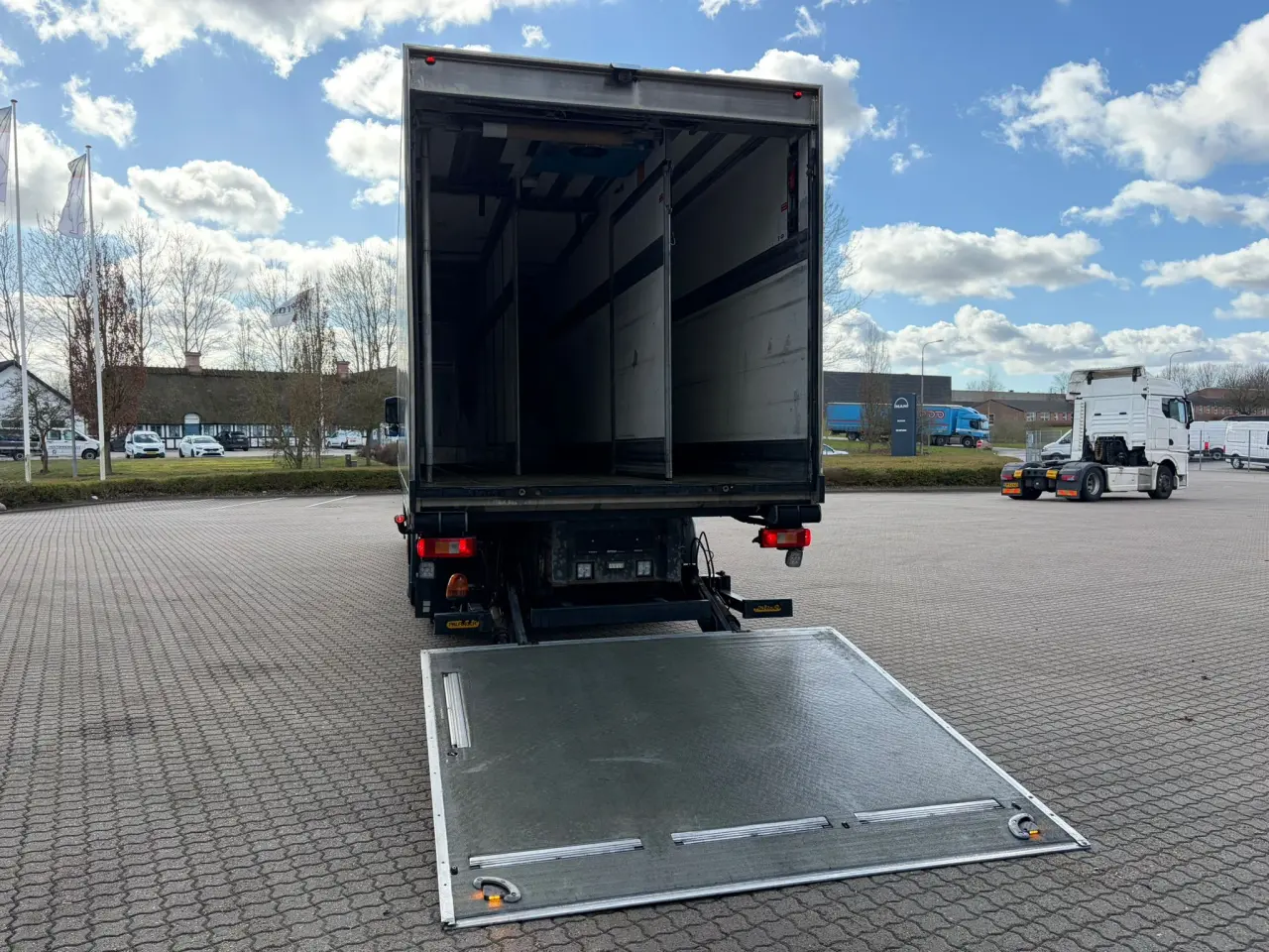 Billede 11 - Volvo FM330, Køle