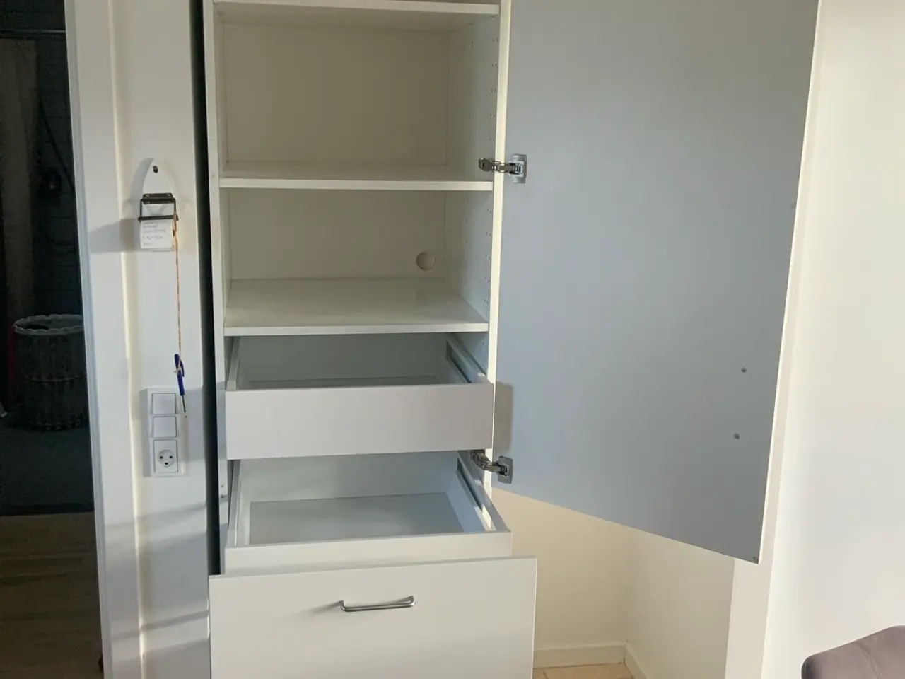 Billede 4 - Ikea højskab med skuffer
