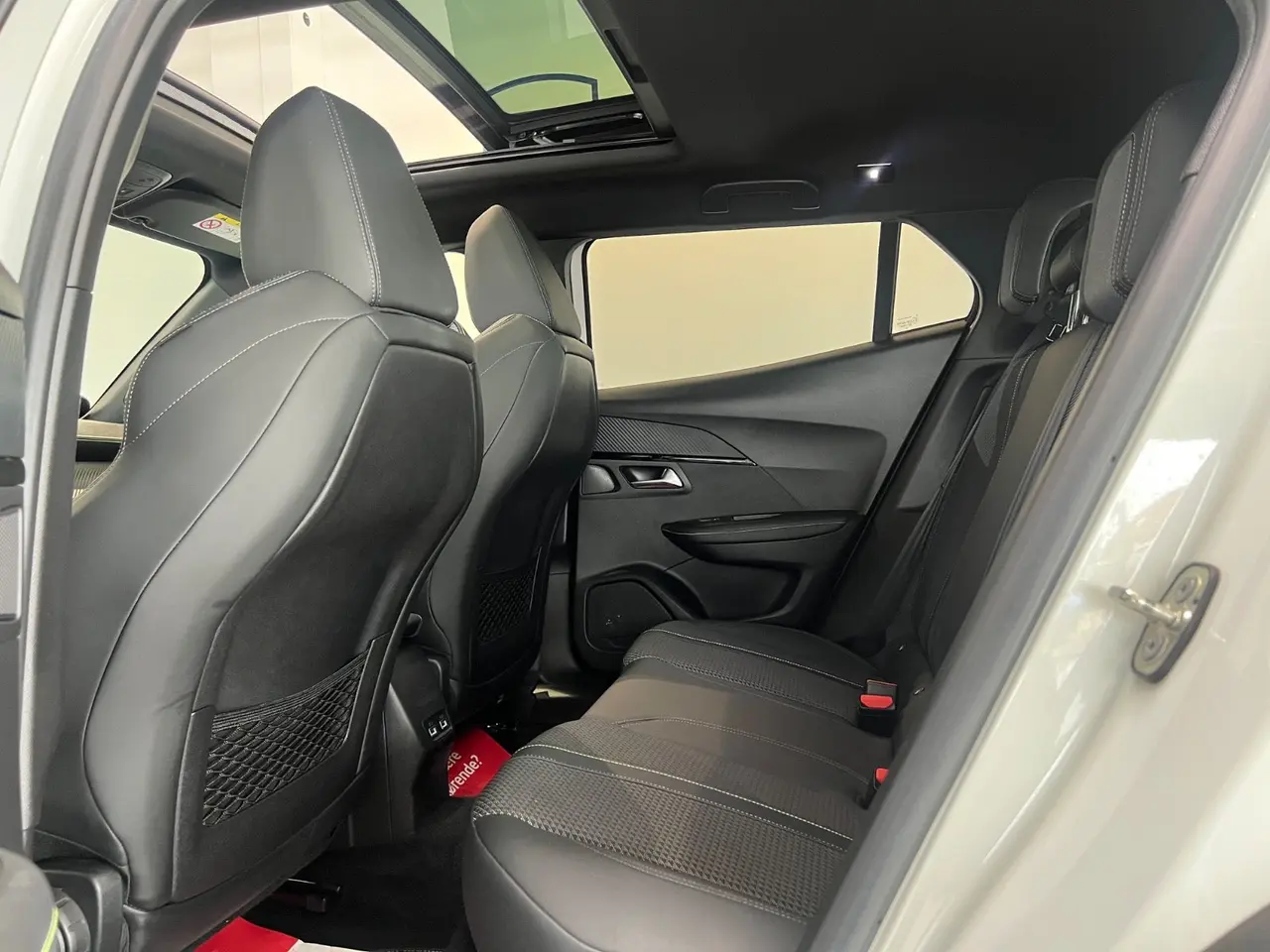 Billede 8 - Peugeot e-2008 50 GT Sky