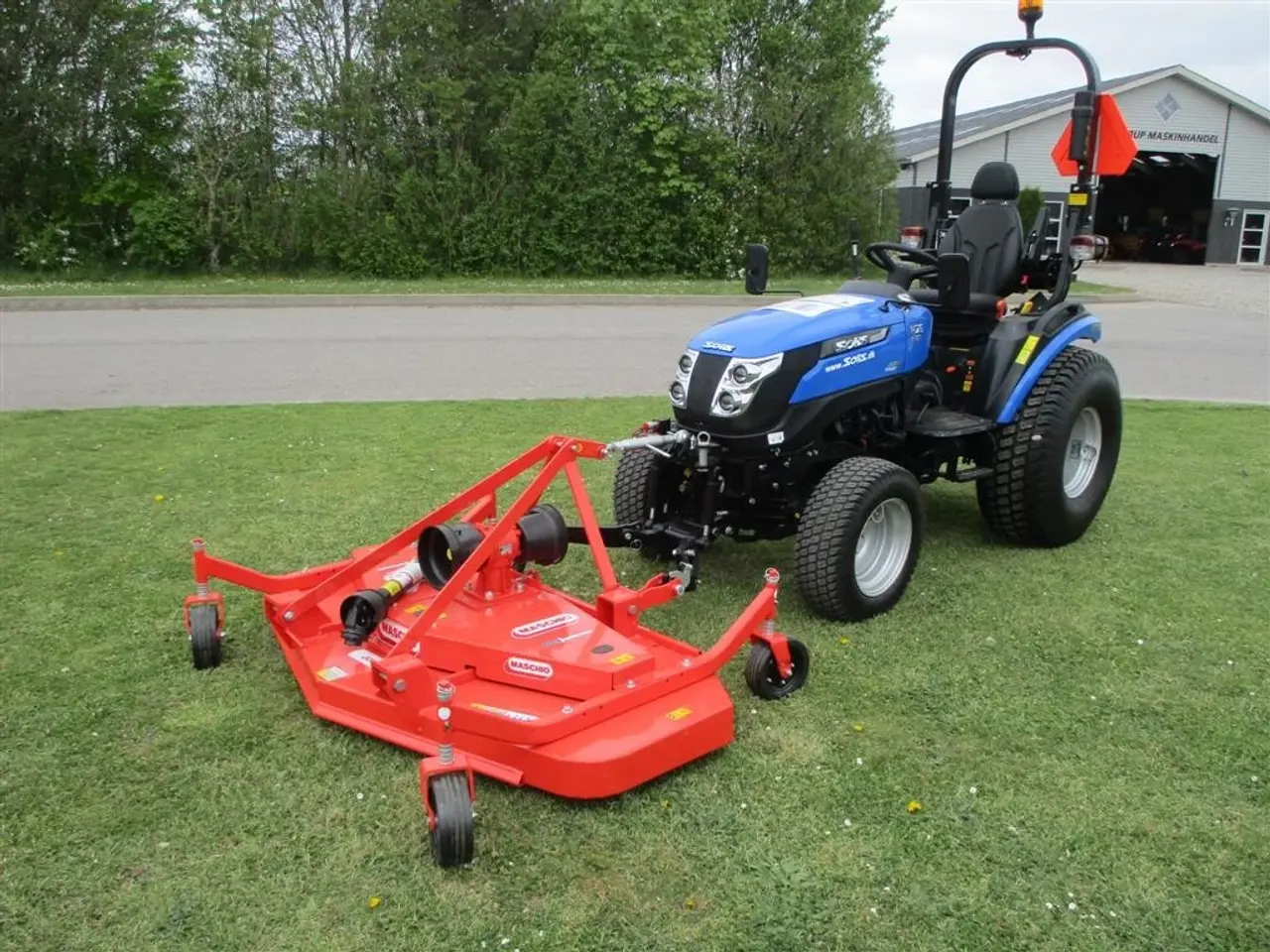 Billede 2 - Solis 26 HST med frontlift,front PTO og turf æk