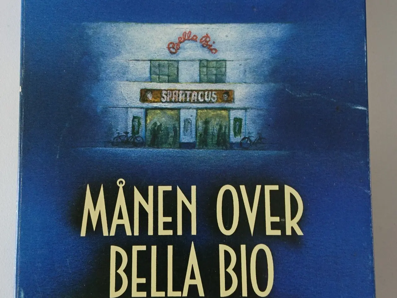Billede 1 - Månen over Bella Bio. Af Bjarne Reuter