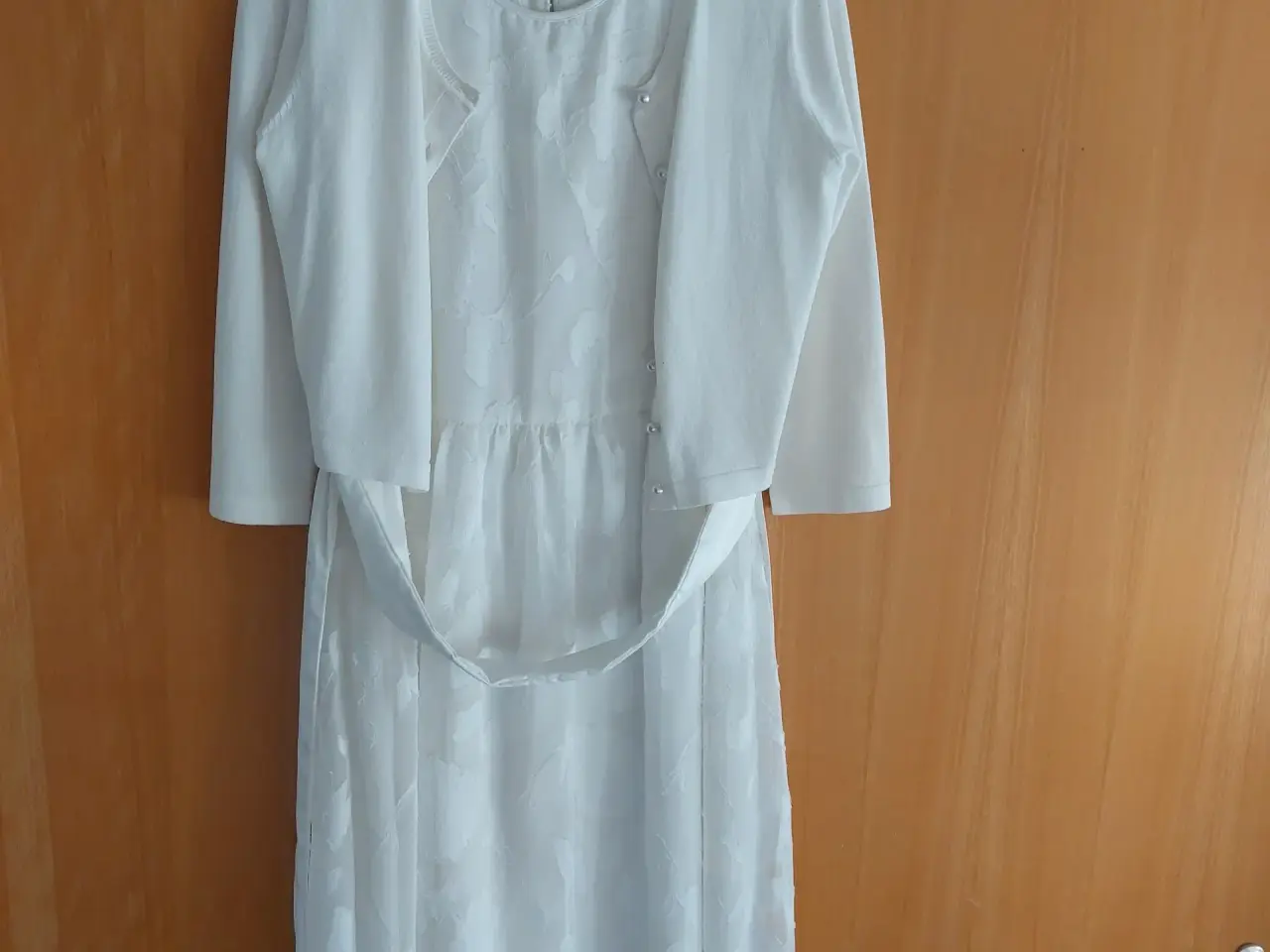 Billede 1 - Konfirmationskjole str. small med bolero ( Lilly )