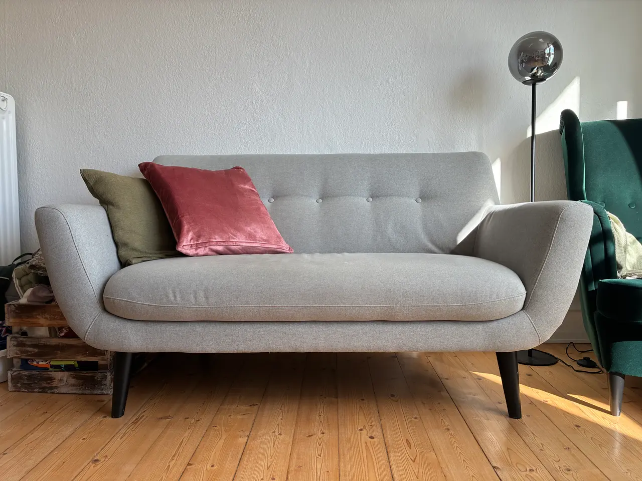 Billede 3 - 2-personers sofa i lys grå