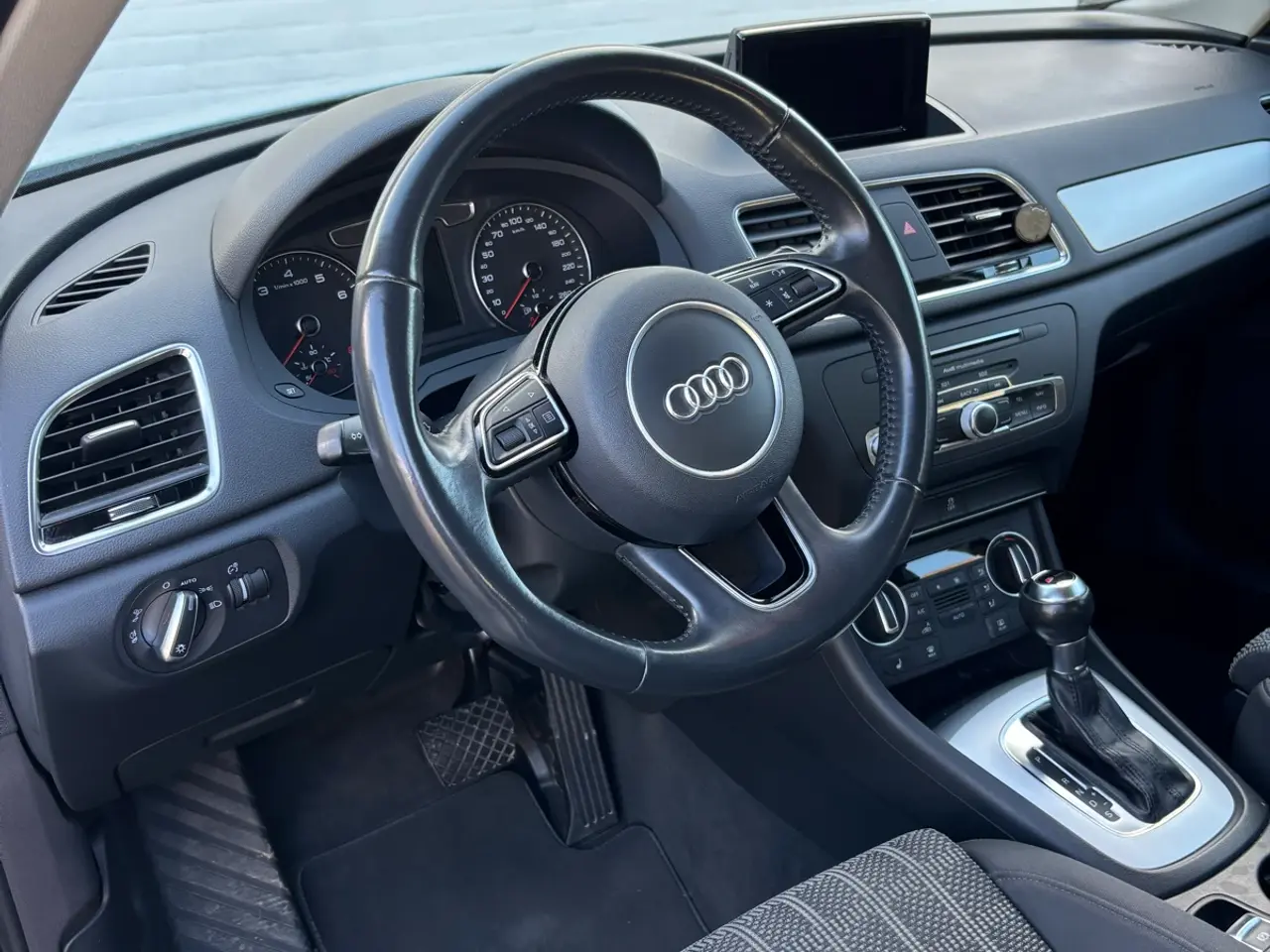 Billede 5 - Meget velholdt Audi Q3 med automatgear