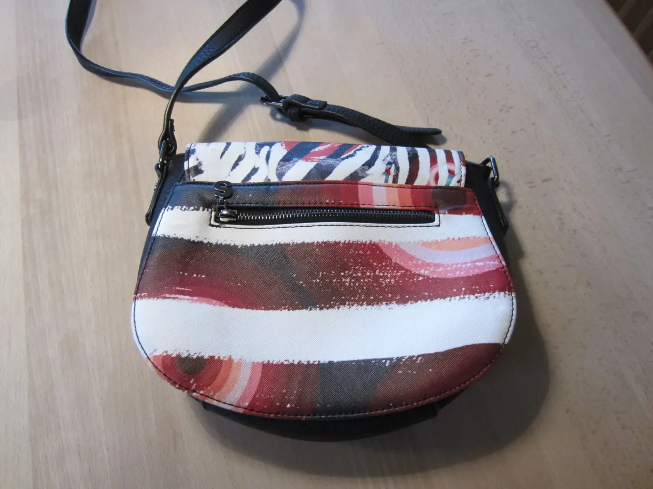 Billede 3 - Flot taske fra Desigual i flotte farver