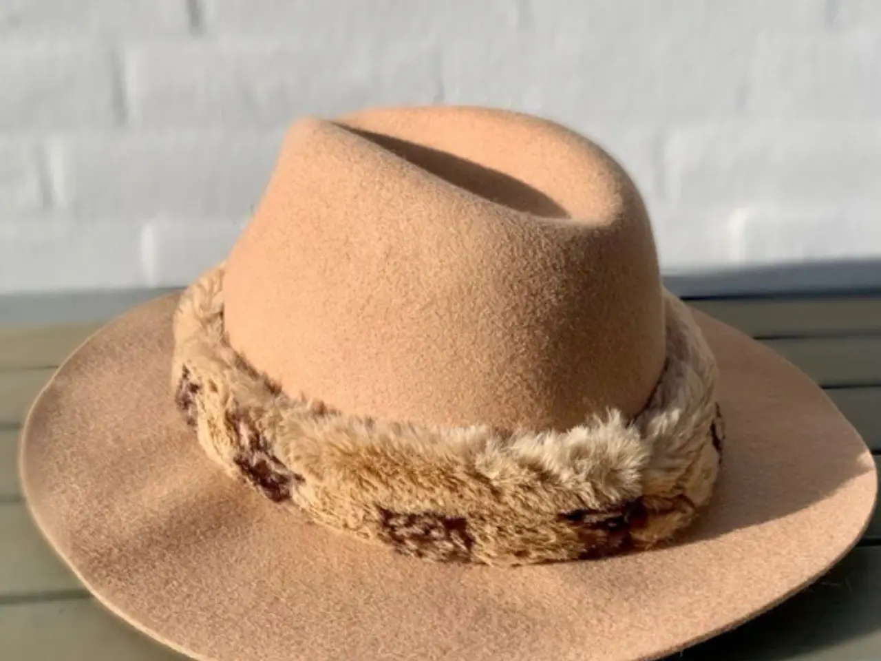 Billede 7 - GUESS 100% uld hat med faux fur