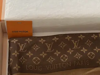 Louis Vuitton tørklæde kvittering medfølger