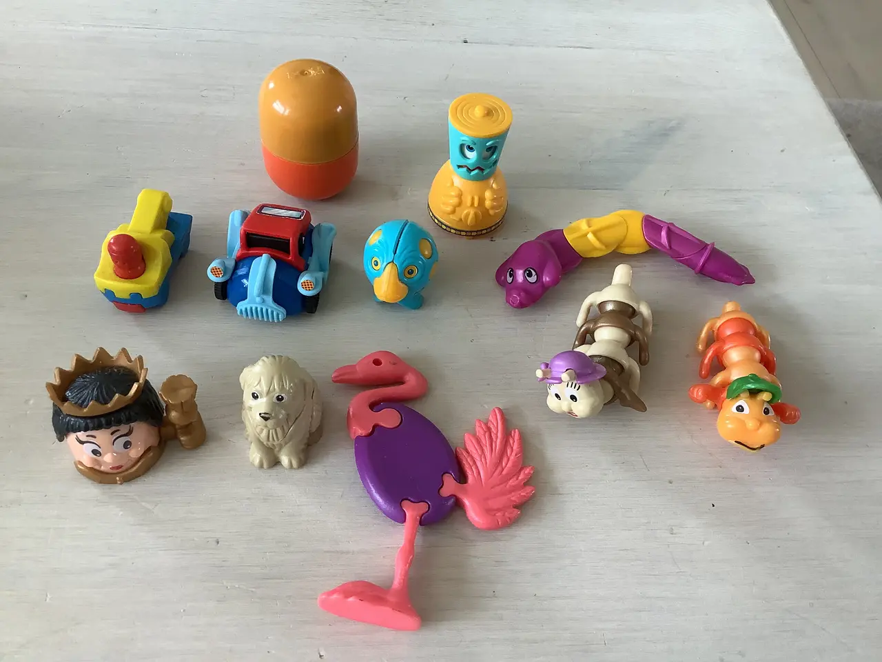 Billede 1 - Kinderæg figurer, biler orme.