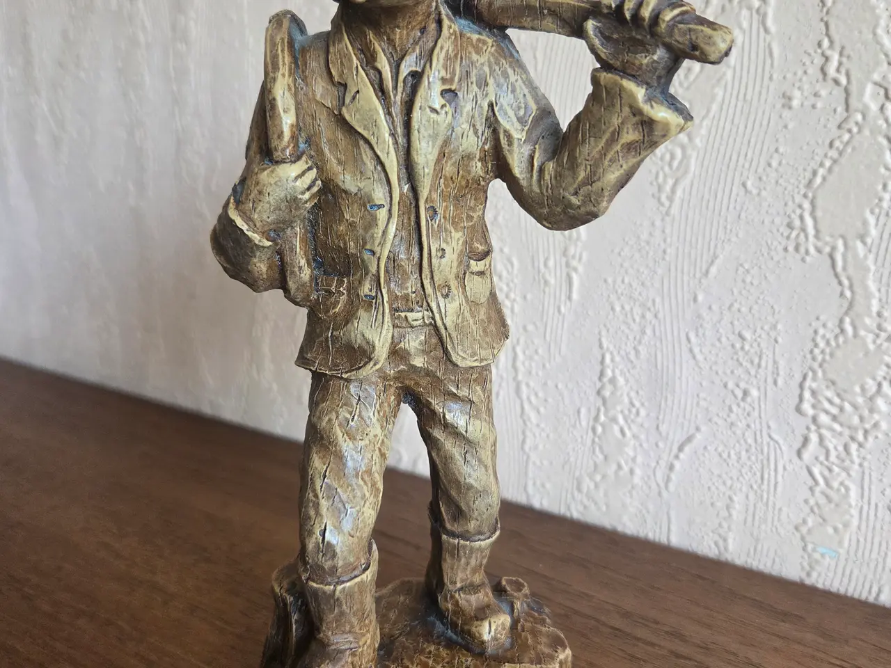 Billede 1 - Træfigur – Mand med økse, 19 cm.