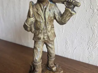 Træfigur – Mand med økse, 19 cm.