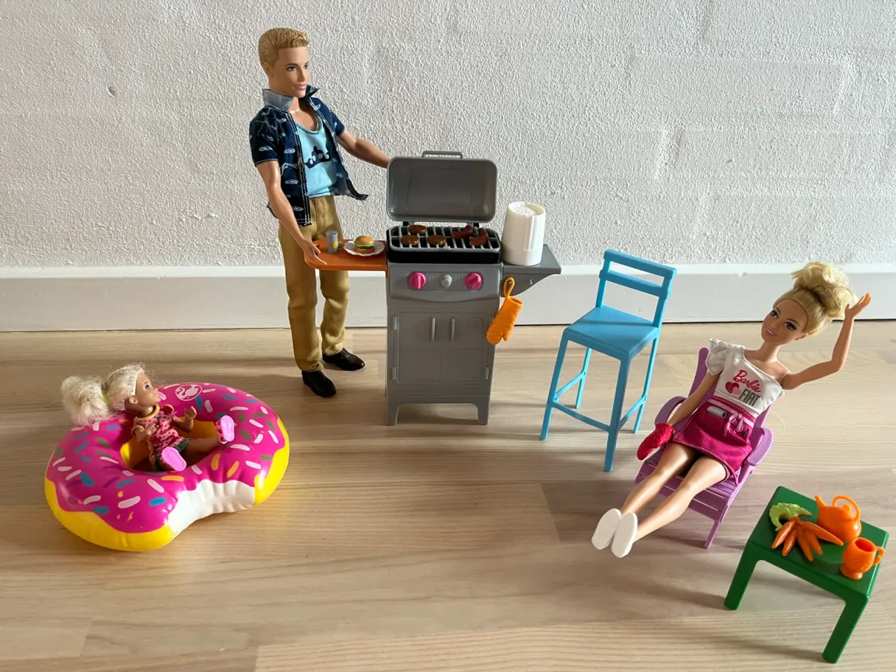 Billede 1 - Barbie  - diverse dukker, tøj og møbler 