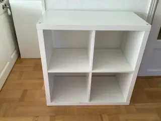 2 Hvide reoler KALLAX fra IKEA.