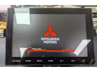 Navigations reparation til Mitsubishi Outlander og Mirage ASX Satnav NR-201 problemer med Touchskærm