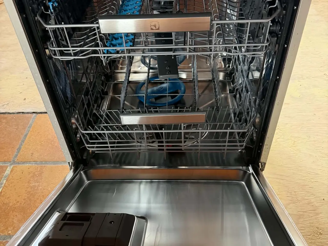 Billede 1 - Velholdt Electrolux Serie 700 opvaskemaskine, 2022