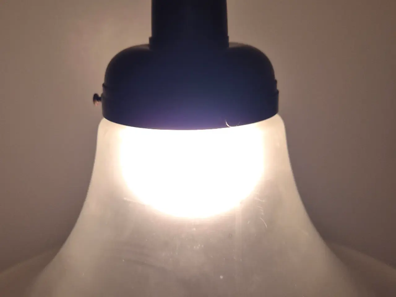 Billede 17 - Flot retrolampe i gråtonet glas