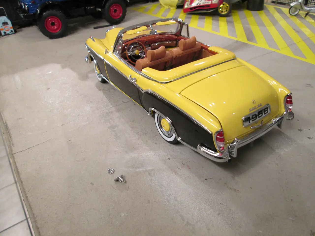 Billede 2 - Modelbil Mercedes 220 SE Sun-Star 1:18