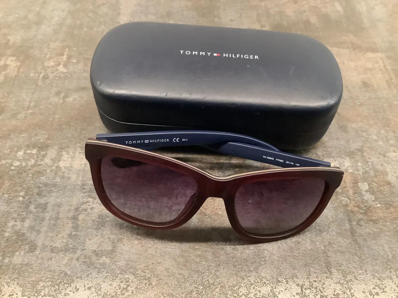 Billede 1 - Solbrille- Tommy Hilfinger model 1285