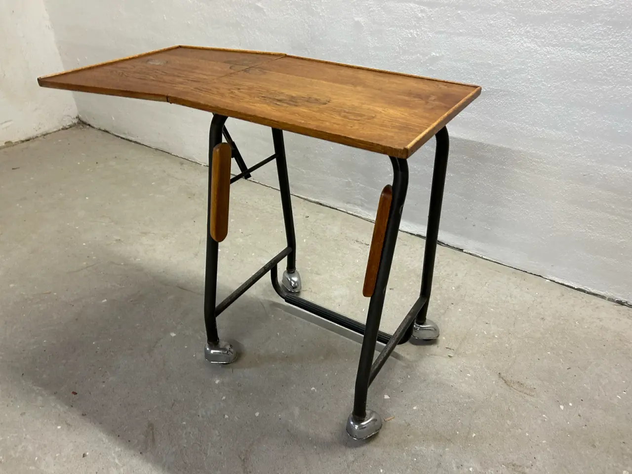 Billede 1 - Dette er et vintage skrivemaskinebord (eller klapb