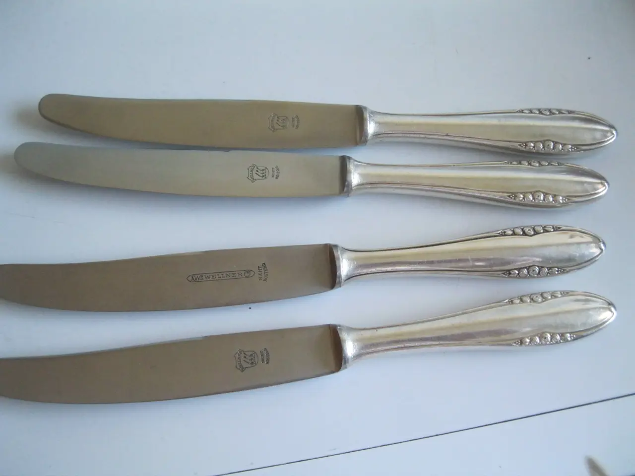 Billede 1 - 4 middagsknive sølvplet 25 cm ukendt navn