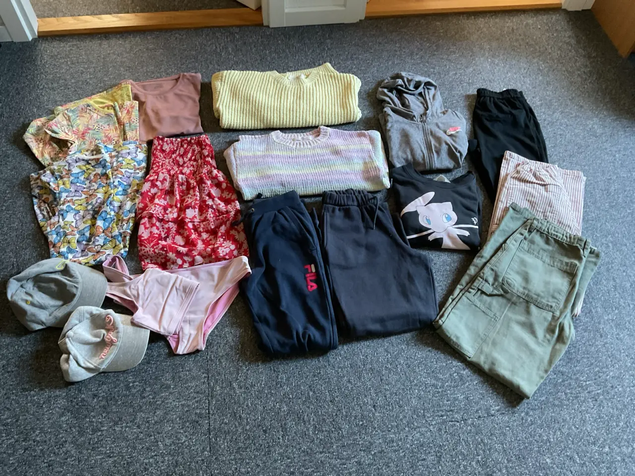 Billede 1 - Pigetøjpakke str 8-12 år