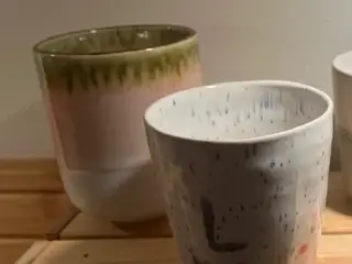 Håndlavede keramik kopper sæt i lyse farver