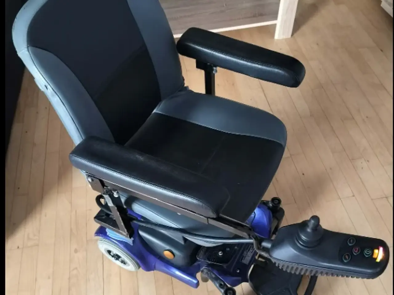 Billede 1 - Elektrisk kørestol med joystick