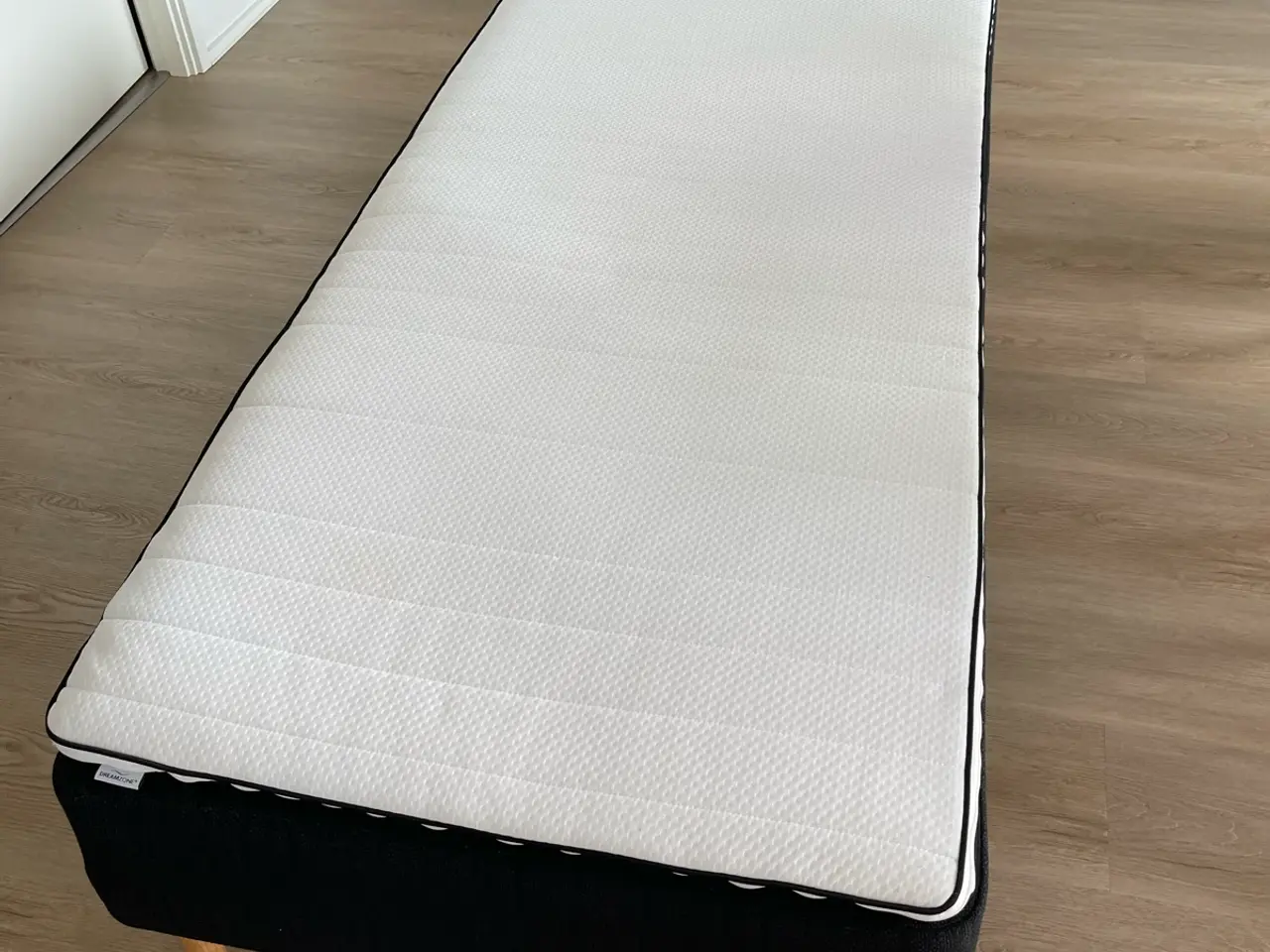 Billede 3 - Fast boxmadras som ny