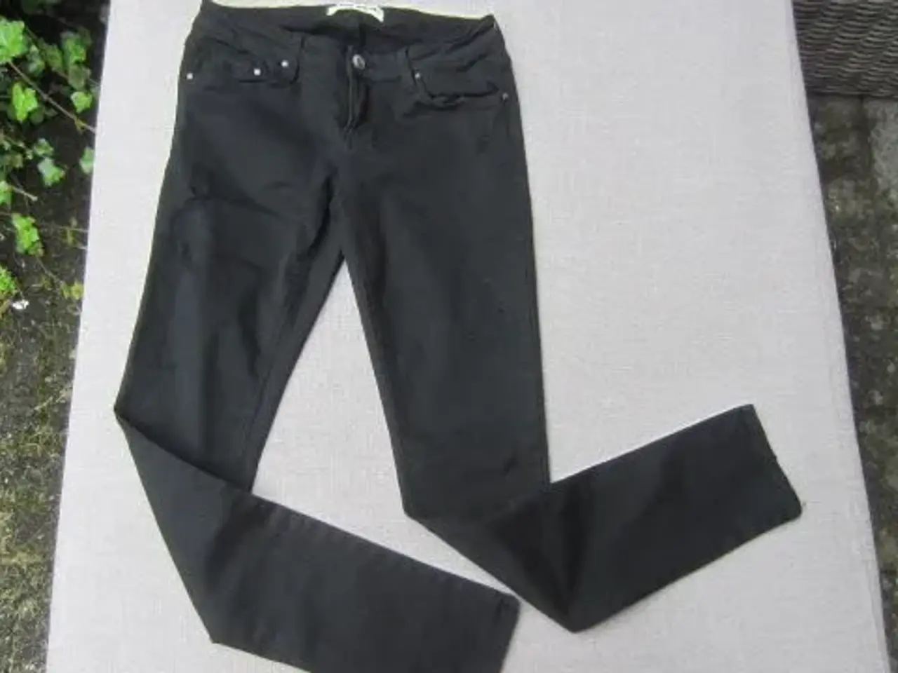 Billede 1 - Str. XS/S, elastiske sorte bukser