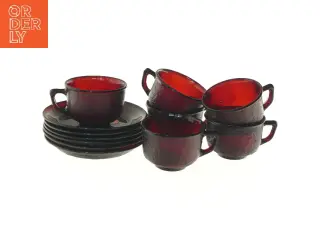 Sæt med røde kaffekopper og underkopper fra Arcoroc (str. 6 styk, ø 14 og 8,5 cm)