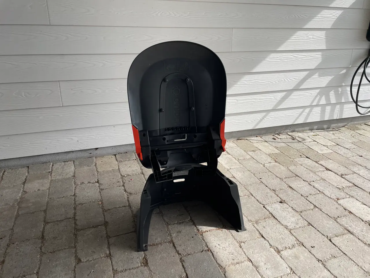 Billede 3 - Garage til Gardena robotplæneklipper