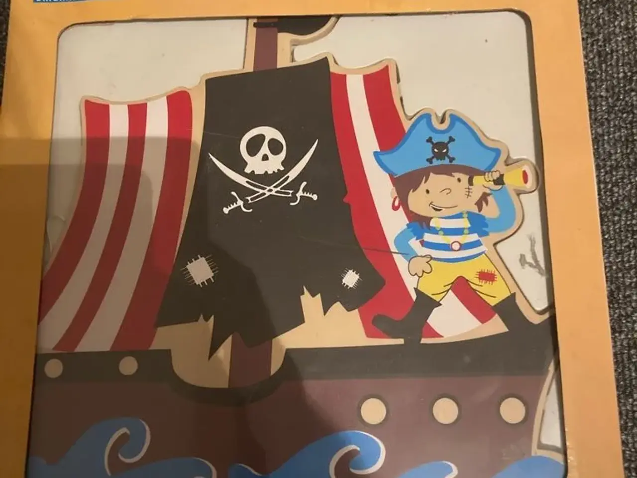 Billede 1 - Babyuro i træ med pirattema