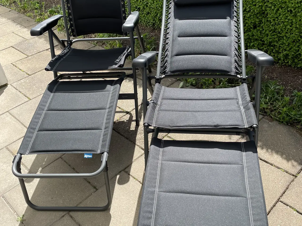 Billede 3 - Campingbord med 4 positionsstole + 2 fodstøtter