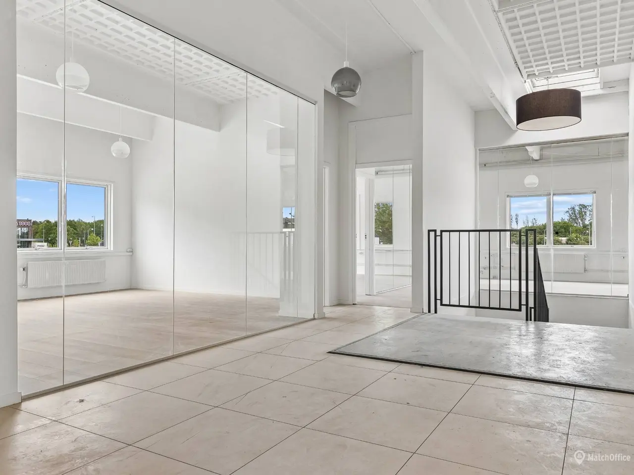 Billede 4 - 1.130 m² nyistandsat lager/showroom og kontor ud til trafikeret vej