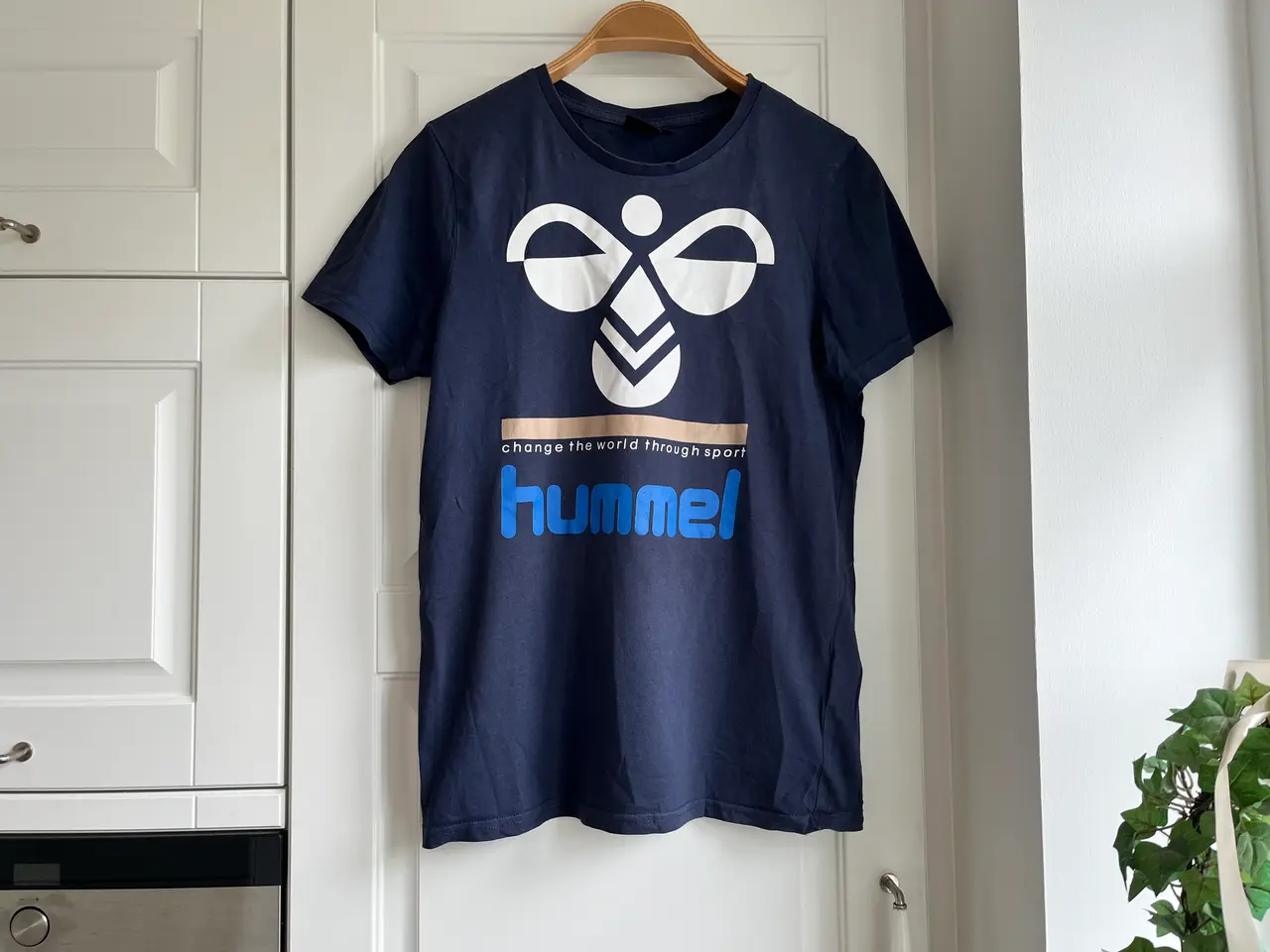 Billede 2 - Hummel blå t-shirt, str M 