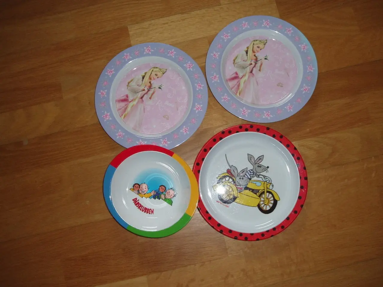 Billede 1 - 4 melamin tallerkener