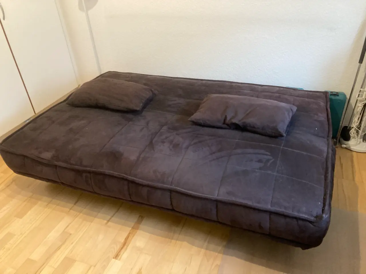 Billede 6 - sofa. /. Sovesofa med ryg som alm sofa 
