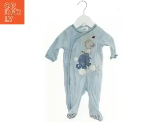 Baby heldragt med elefantdesign fra H&M (str. 56)