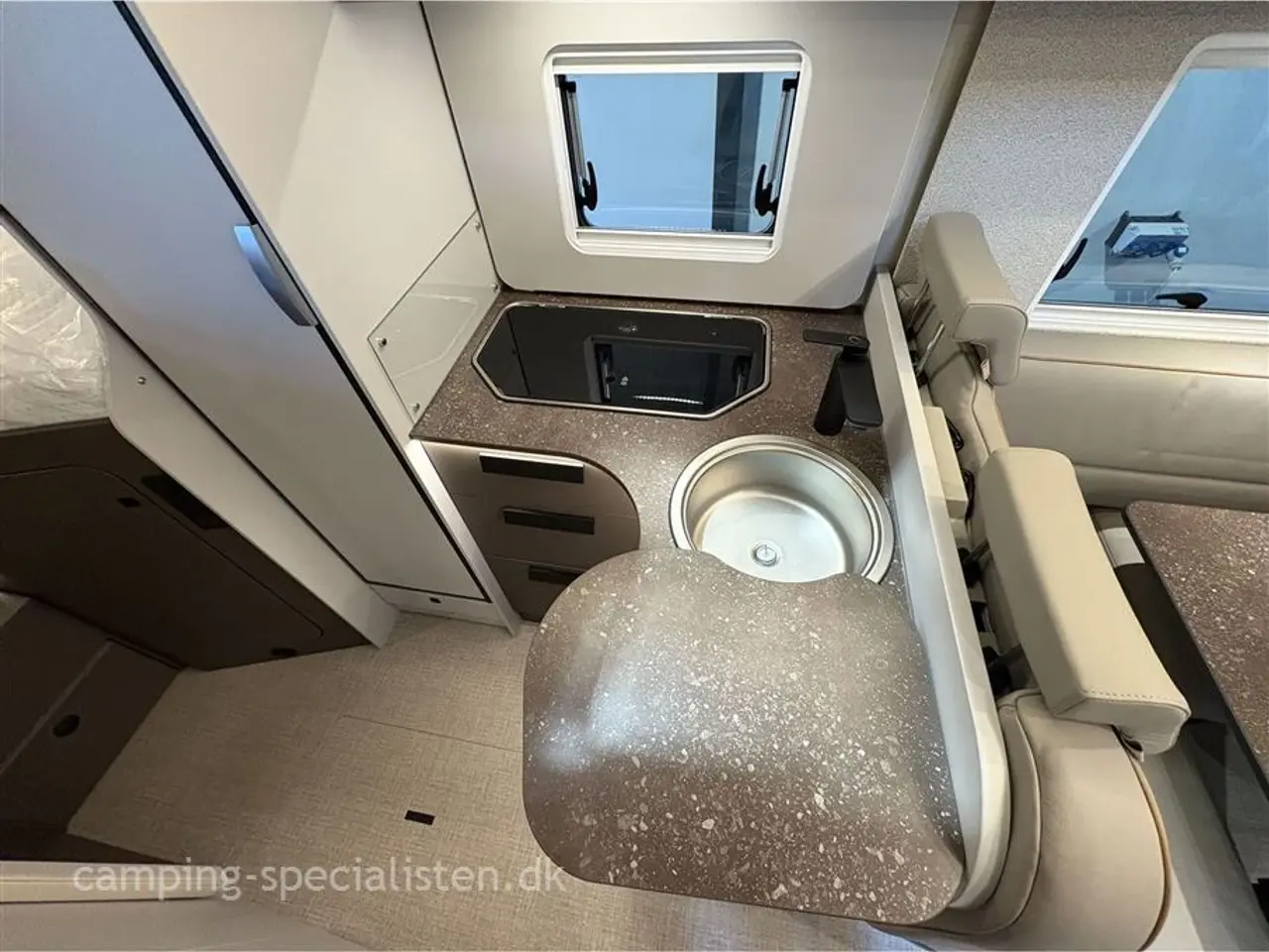 Billede 15 - 2026 - Bürstner B66 TD 690   NYHED! Bürstner B66 TD 690 2026 kampagnemodel - Kan ses nu hos Camping-Specialisten.dk