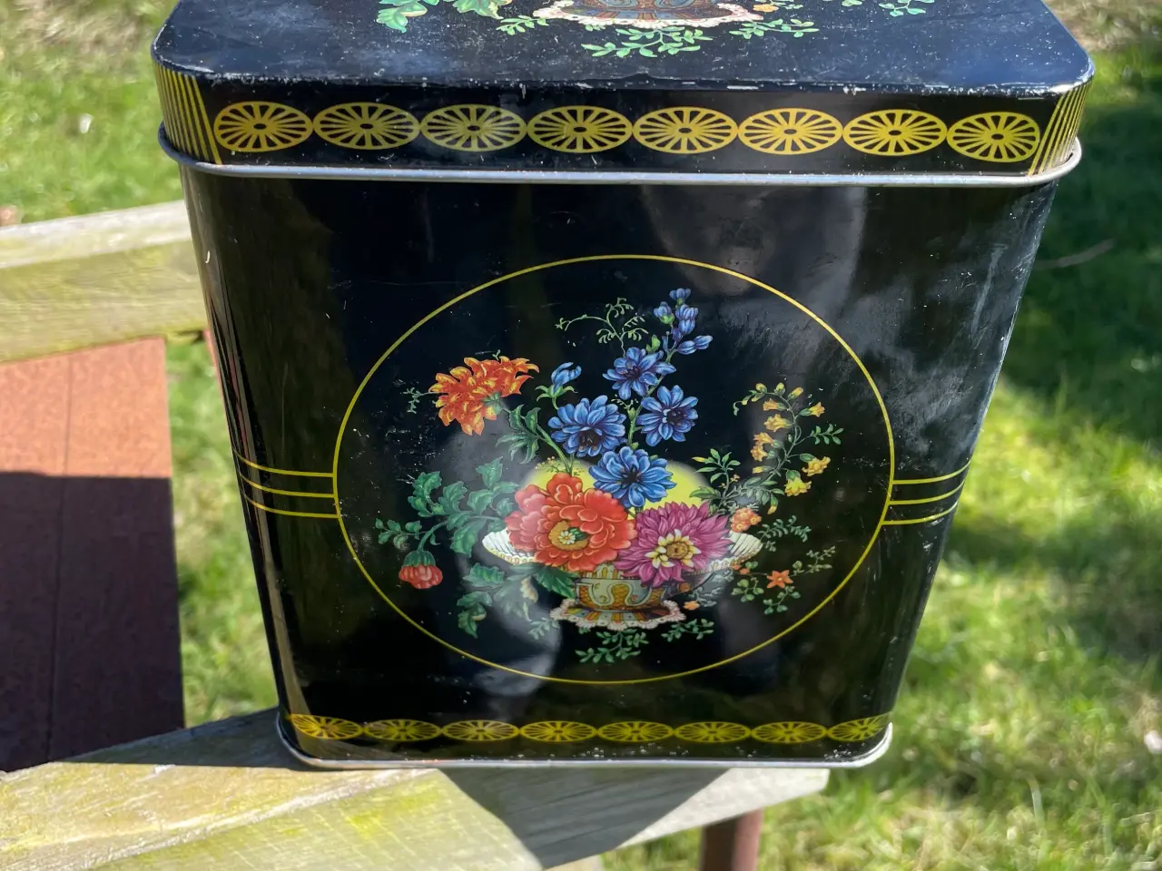 Billede 1 - Kagedåse retro med blomsterdeko