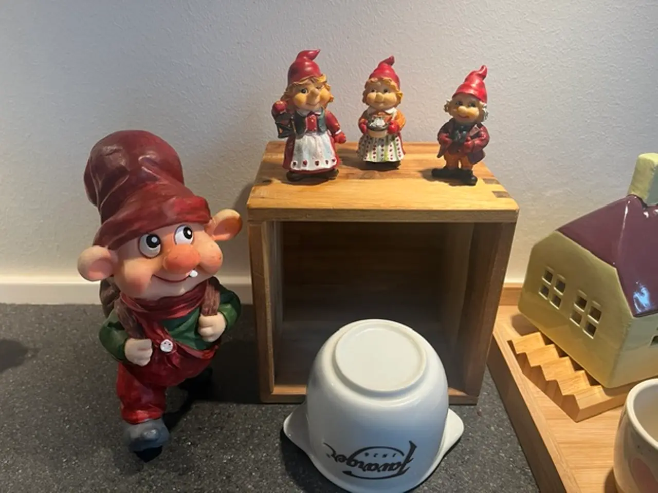 Billede 2 - Ægte Julius nisse m. rygsæk, 3nisser&chokoladeskål