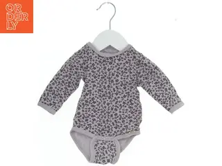 Langærmet body fra Minymo (str. 56)