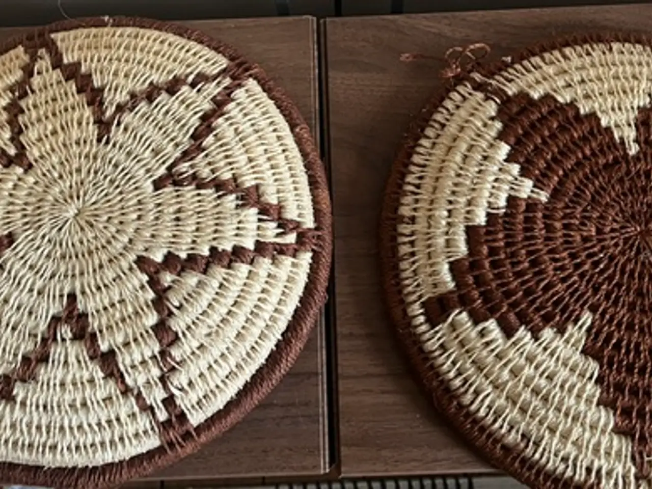 Billede 2 - 2 stk. flotte vægkurve i boho-stil –Diameter 26 cm