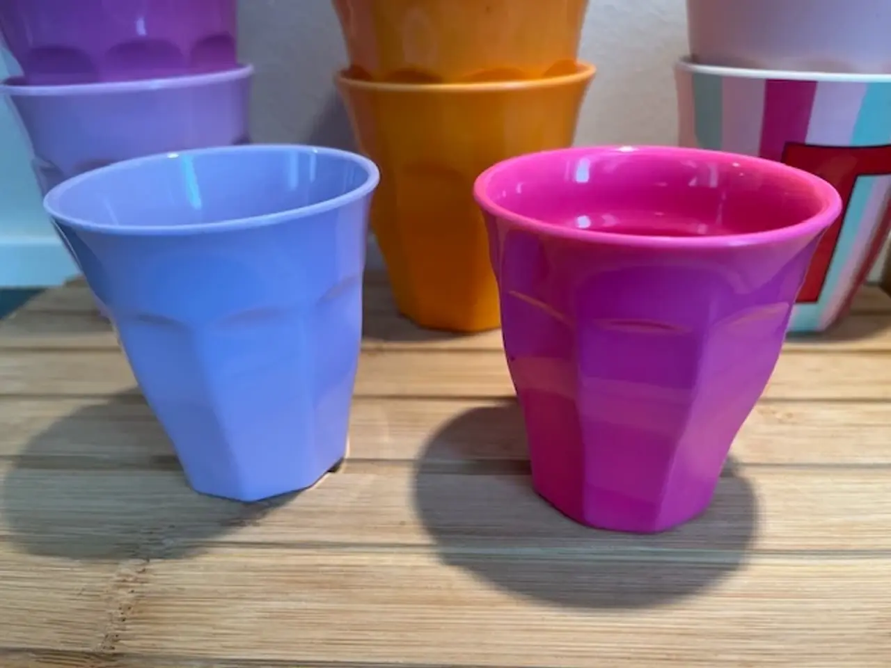 Billede 3 - Farverige Melaminkopper (8 store og 2 små)