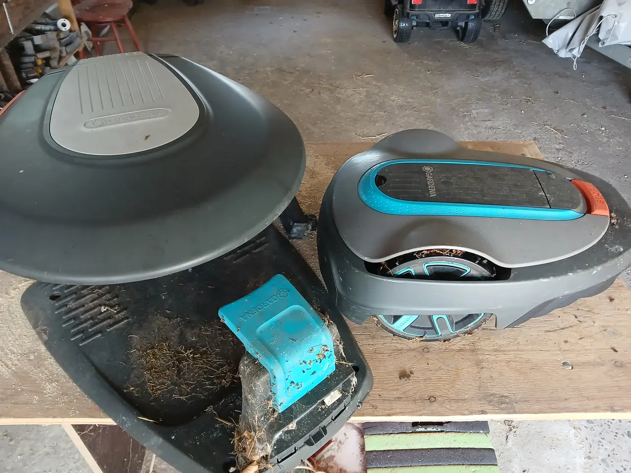 Billede 1 - Gardena robotklipper incl. garage, men med fejl