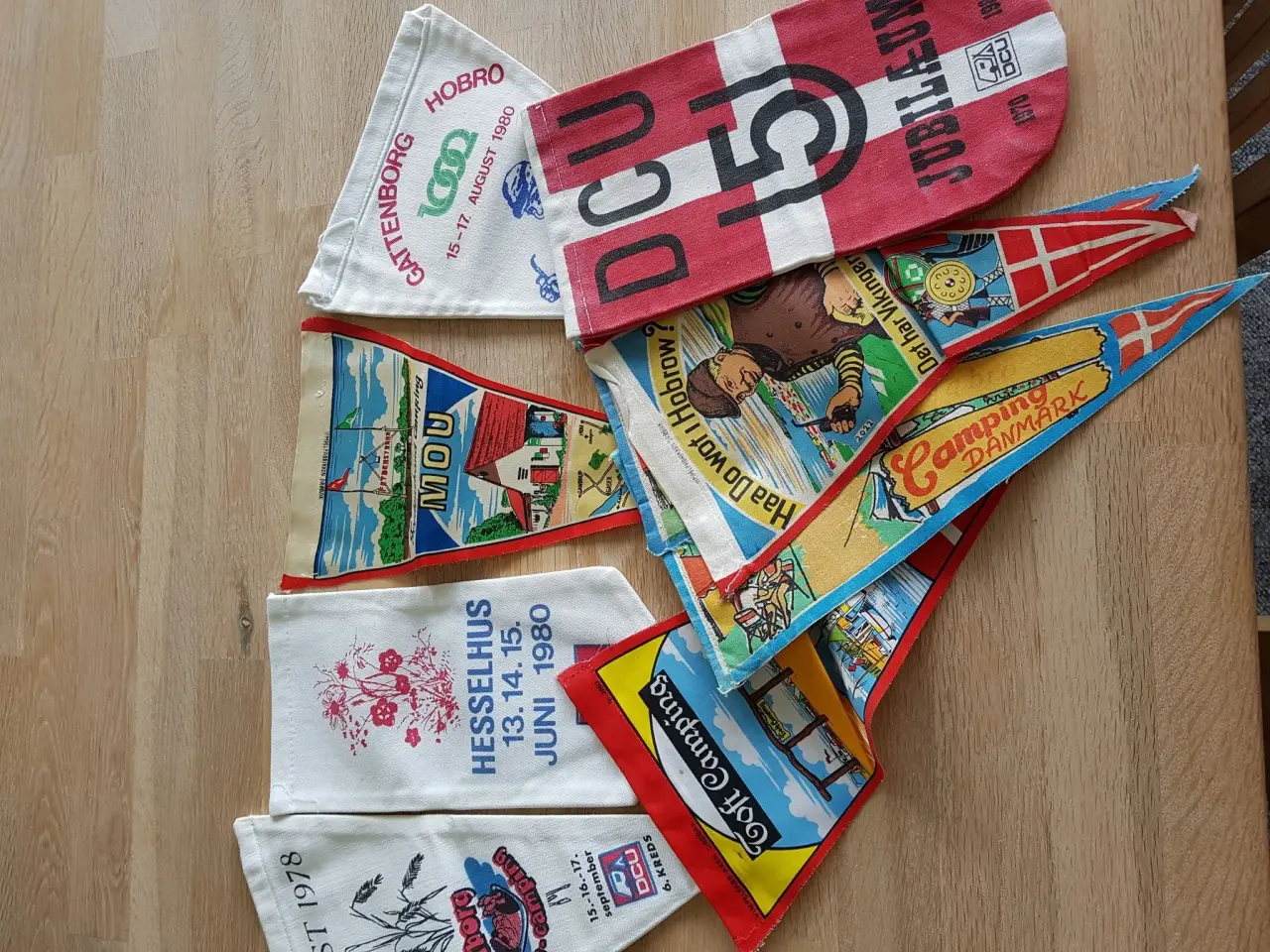 Billede 1 - Nogen samlere til disse flag