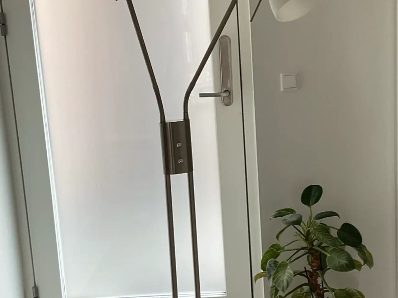 Billede 1 - Standerlampe. 2 skærme