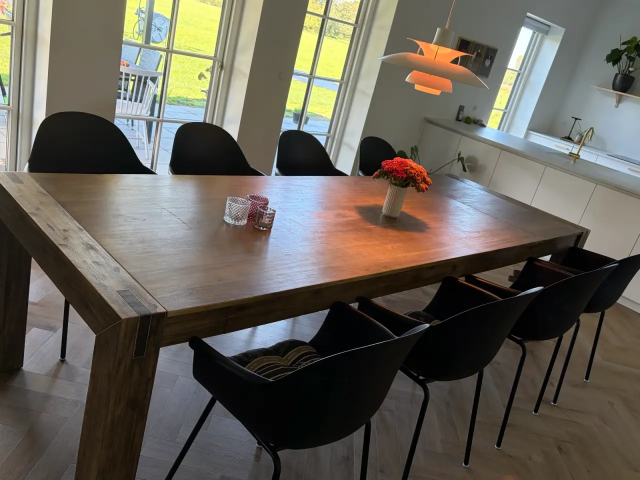 Billede 1 - Stort spisebord med udtræk