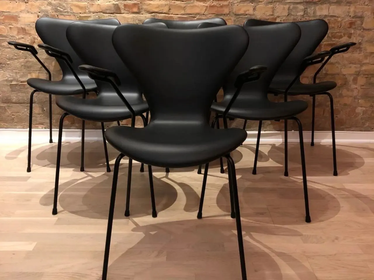 Billede 1 - Arne Jacobsen 3207 syver armstol - stolesæt