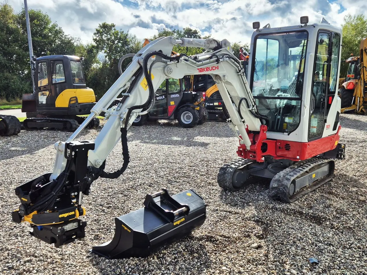 Billede 3 - Takeuchi TB225 / Fabriksny - 2025 / Engcon rotortilt og skovlpakke